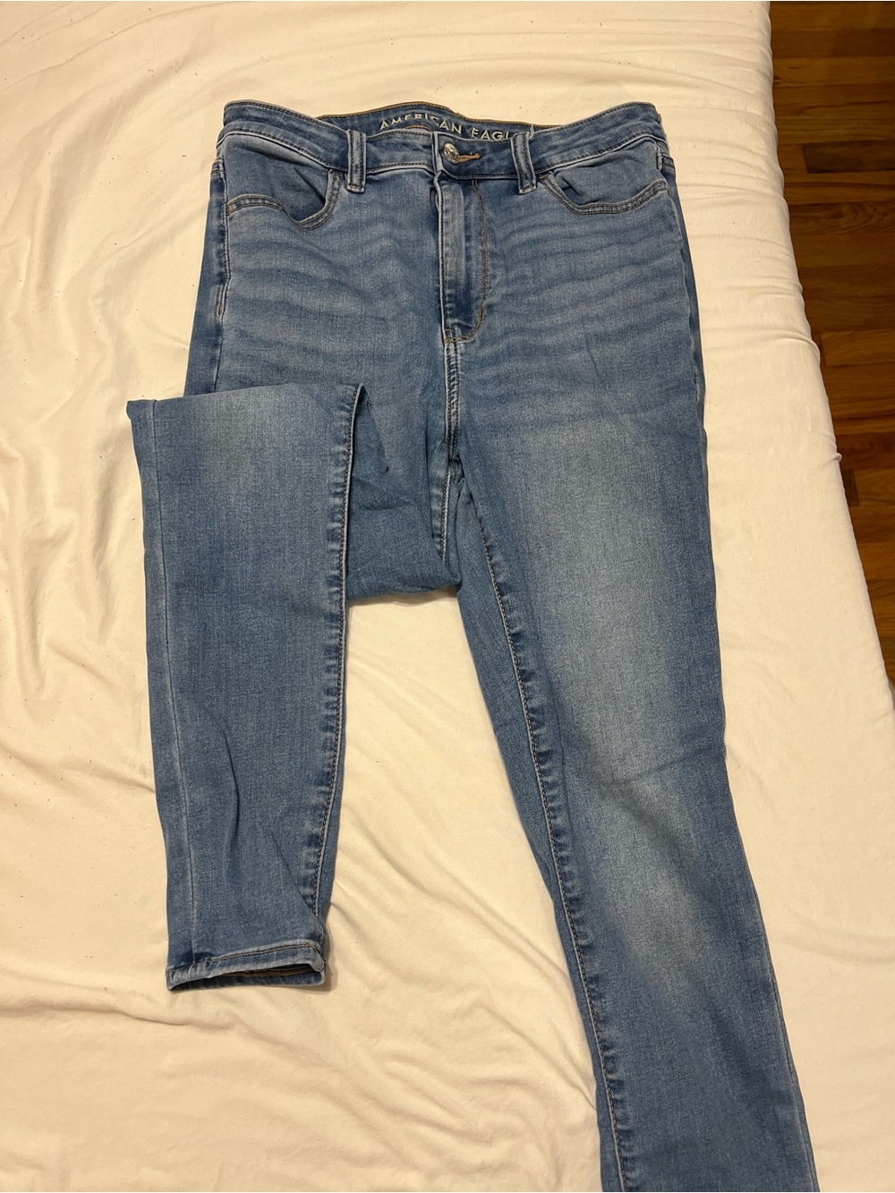 American Eagle Outfitters Skinny Jeans in Medium Wash Blue